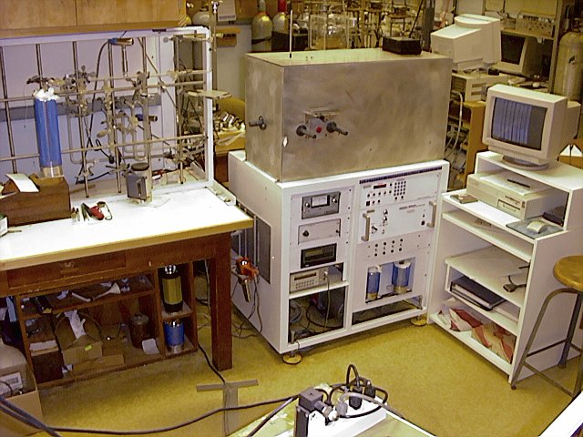 Photo of Scripps CO2 Program electronic constant-volume manometer